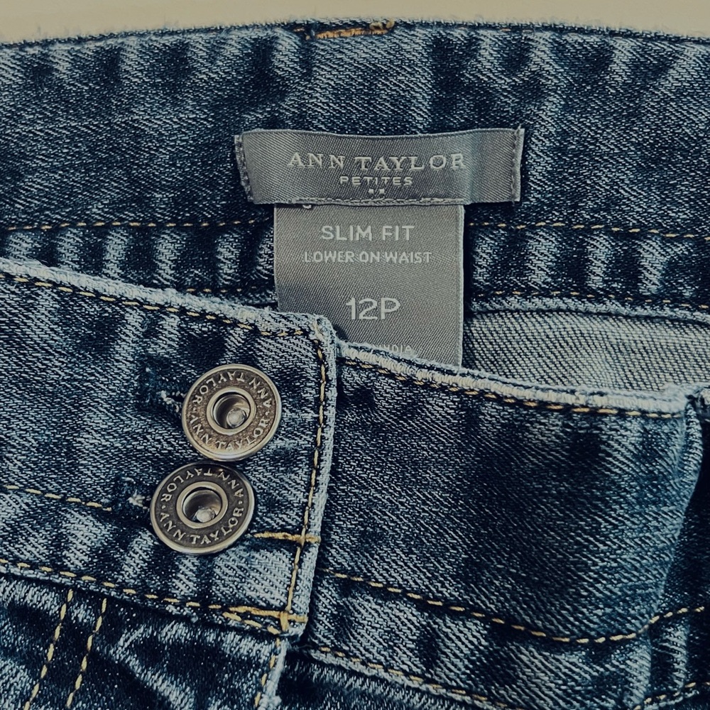 Ann Taylor women’s petite Capri length denim jeans size 12 petite - Picture 3 of 3